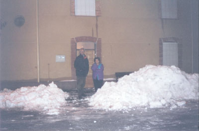 Nieve en la plaza de Vages, casa de los Boixo, con Jose y Gisela